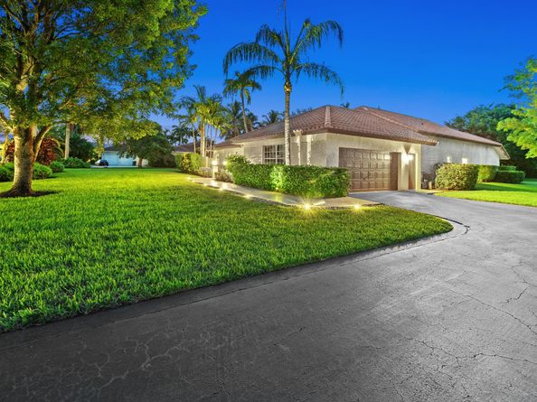 13841 Alexandria Ct, Davie FL 33325