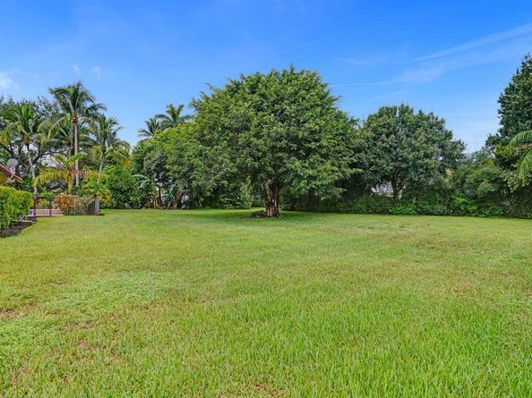 13841 Alexandria Ct, Davie FL 33325