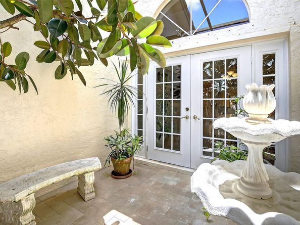 13841 Alexandria Ct, Davie FL 33325