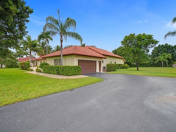 13841 Alexandria Ct, Davie FL 33325