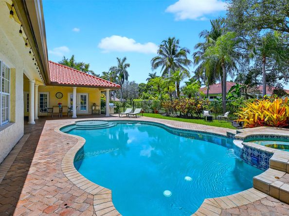 13841 Alexandria Ct, Davie FL 33325