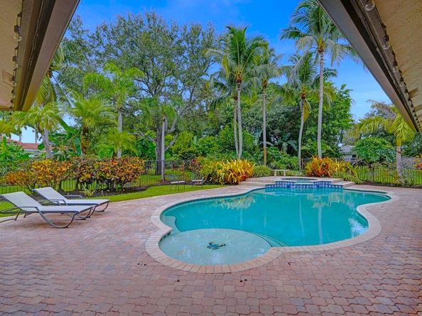 13841 Alexandria Ct, Davie FL 33325