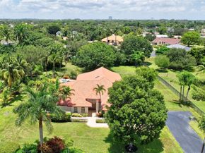 13841 Alexandria Ct, Davie FL 33325