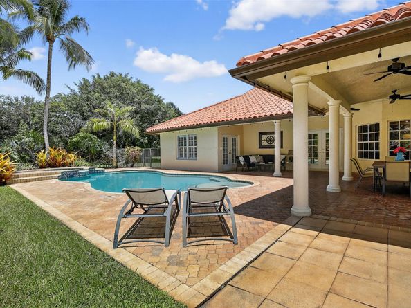 13841 Alexandria Ct, Davie FL 33325
