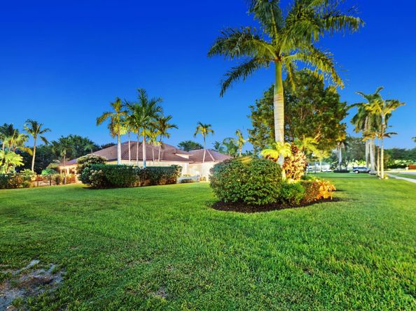 13841 Alexandria Ct, Davie FL 33325