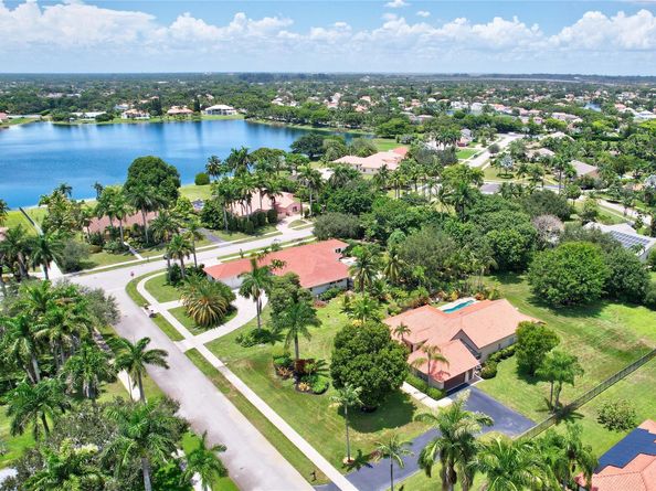 13841 Alexandria Ct, Davie FL 33325
