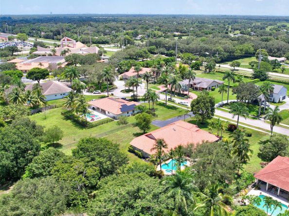 13841 Alexandria Ct, Davie FL 33325