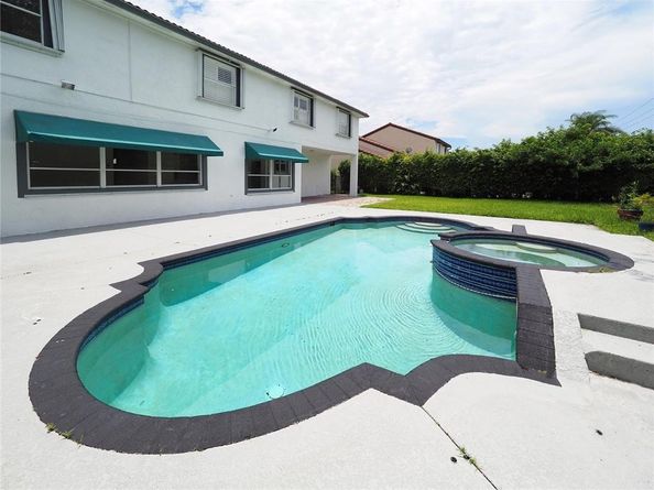 10749 Nashville Dr, Cooper City FL 33026