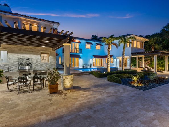 2890 NE 27th St, Fort Lauderdale FL 33306