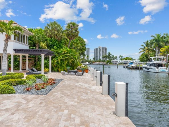 2890 NE 27th St, Fort Lauderdale FL 33306