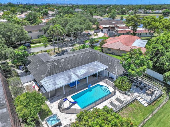 5421 N 36th Ct, Hollywood FL 33021