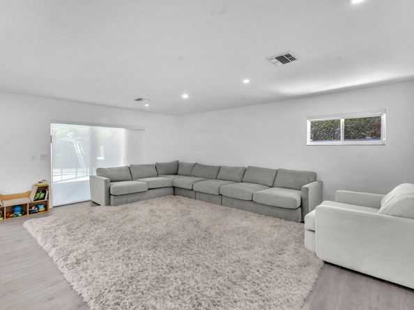 5421 N 36th Ct, Hollywood FL 33021