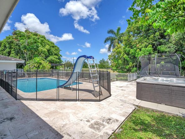 5421 N 36th Ct, Hollywood FL 33021