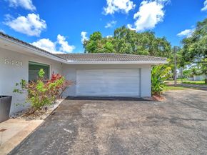 5421 N 36th Ct, Hollywood FL 33021