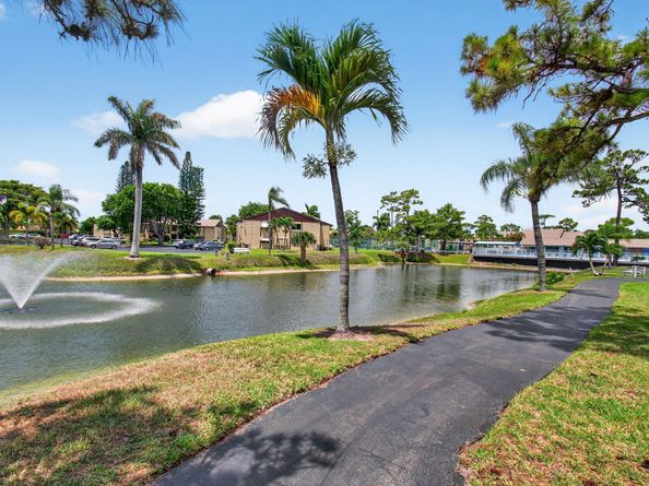 340 Pine Ridge Circle C1, Greenacres FL 33463