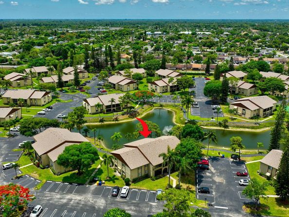 340 Pine Ridge Circle C1, Greenacres FL 33463