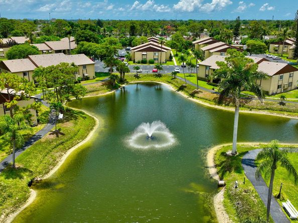340 Pine Ridge Circle C1, Greenacres FL 33463