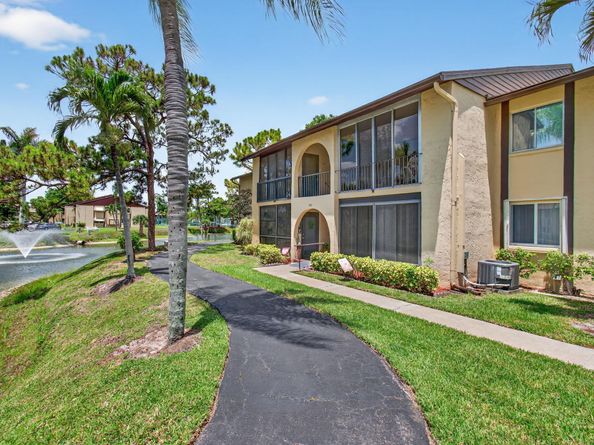 340 Pine Ridge Circle C1, Greenacres FL 33463