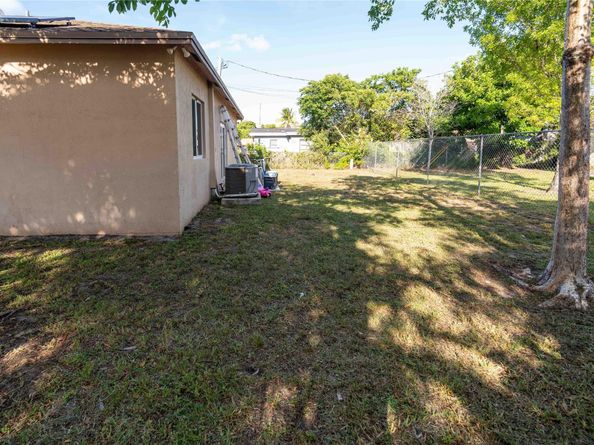 2430 NW 13 St, Pompano Beach FL 33069