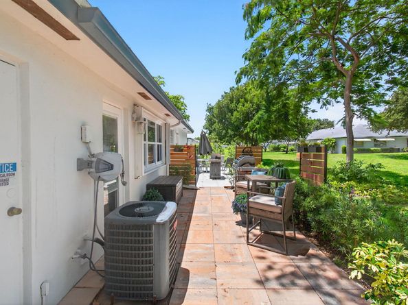 1170 S Drive Circle B, Delray Beach FL 33445