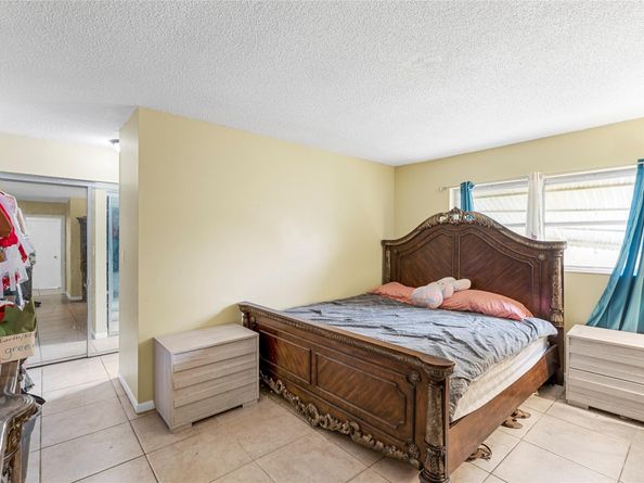 970 SW 67th Ave, North Lauderdale FL 33068