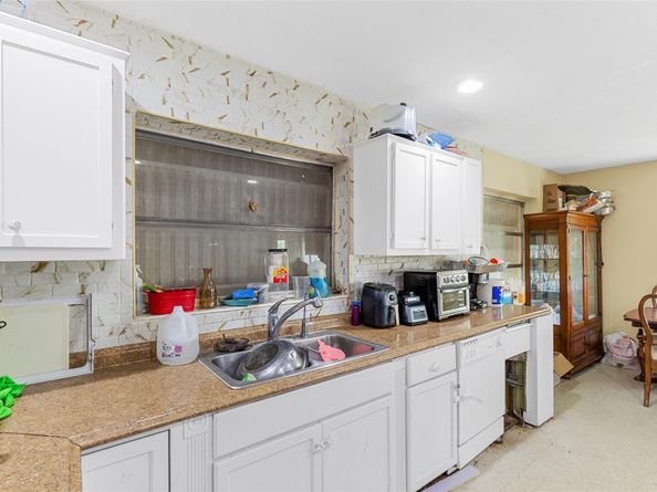 970 SW 67th Ave, North Lauderdale FL 33068