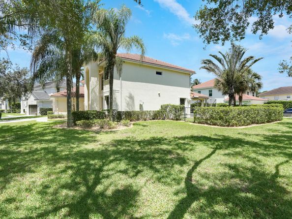 220 Blackbird Lane, Jupiter FL 33458