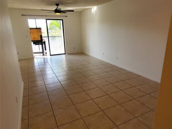 940 NW 106th Ter