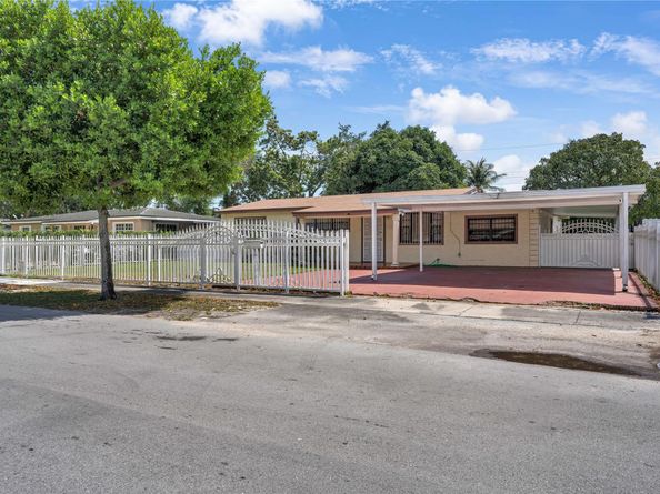 3260 NW 174th St, Miami Gardens FL 33056