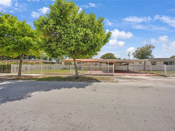 3260 NW 174th St, Miami Gardens FL 33056