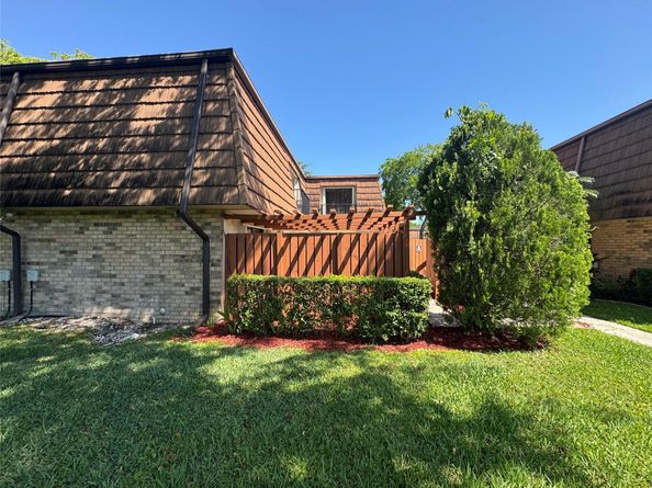 9148 SW 23rd St A, Davie FL 33324