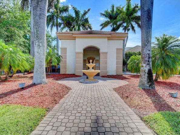 5977 Wedgewood Village Circle, Lake Worth FL 33463