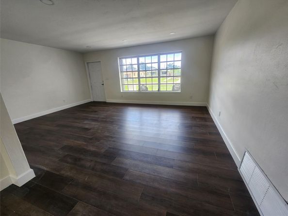 8301 NW 17th Ct, Pembroke Pines FL 33024