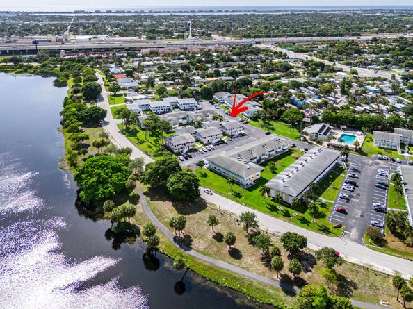 2020 Lake Osborne Drive 10, Lake Worth Beach FL 33461