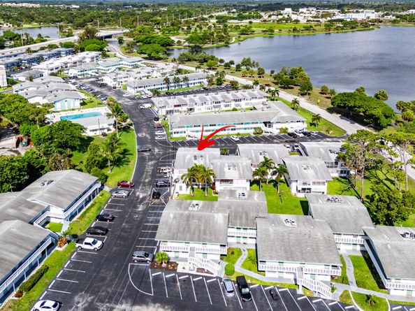 2020 Lake Osborne Drive 10, Lake Worth Beach FL 33461