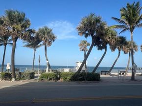 2020 Lake Osborne Drive 10, Lake Worth Beach FL 33461