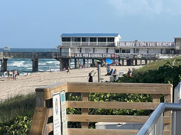 2020 Lake Osborne Drive 10, Lake Worth Beach FL 33461