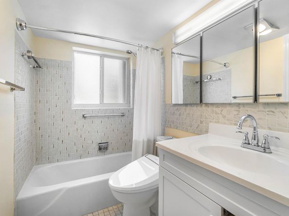 2020 Lake Osborne Drive 10, Lake Worth Beach FL 33461