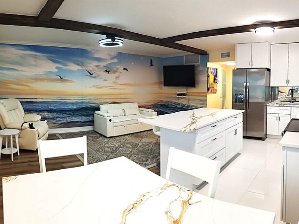 2020 Lake Osborne Drive 10, Lake Worth Beach FL 33461