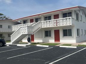 2020 Lake Osborne Drive 10, Lake Worth Beach FL 33461