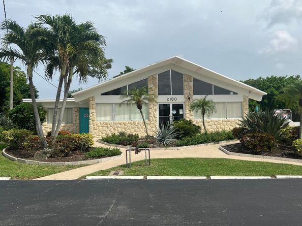 2020 Lake Osborne Drive 10, Lake Worth Beach FL 33461