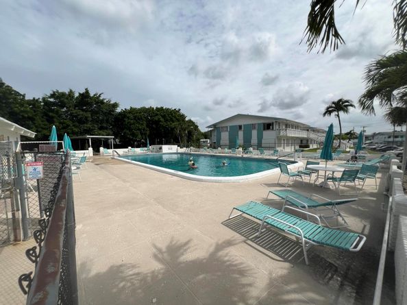 2020 Lake Osborne Drive 10, Lake Worth Beach FL 33461