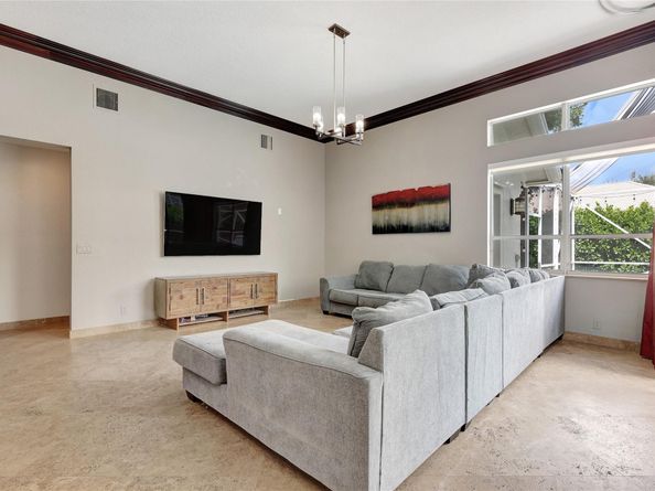 2100 NW 127th Avenue, Pembroke Pines FL 33028