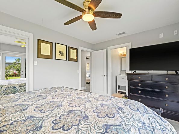 81 NW 37th St, Oakland Park FL 33309
