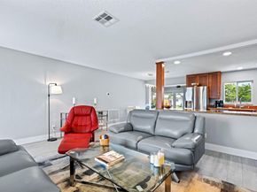 81 NW 37th St, Oakland Park FL 33309