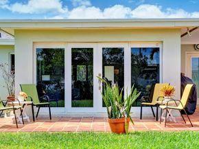 81 NW 37th St, Oakland Park FL 33309