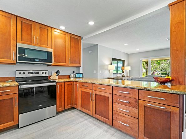 81 NW 37th St, Oakland Park FL 33309