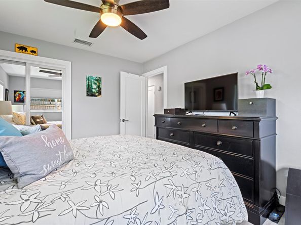 81 NW 37th St, Oakland Park FL 33309