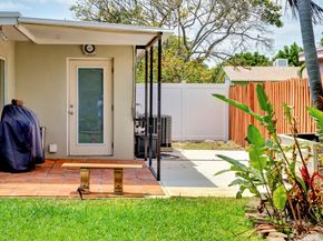 81 NW 37th St, Oakland Park FL 33309