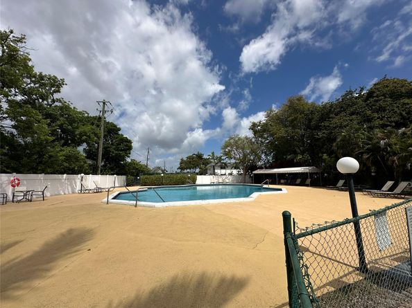 117 Royal Park Dr 1F, Oakland Park FL 33309